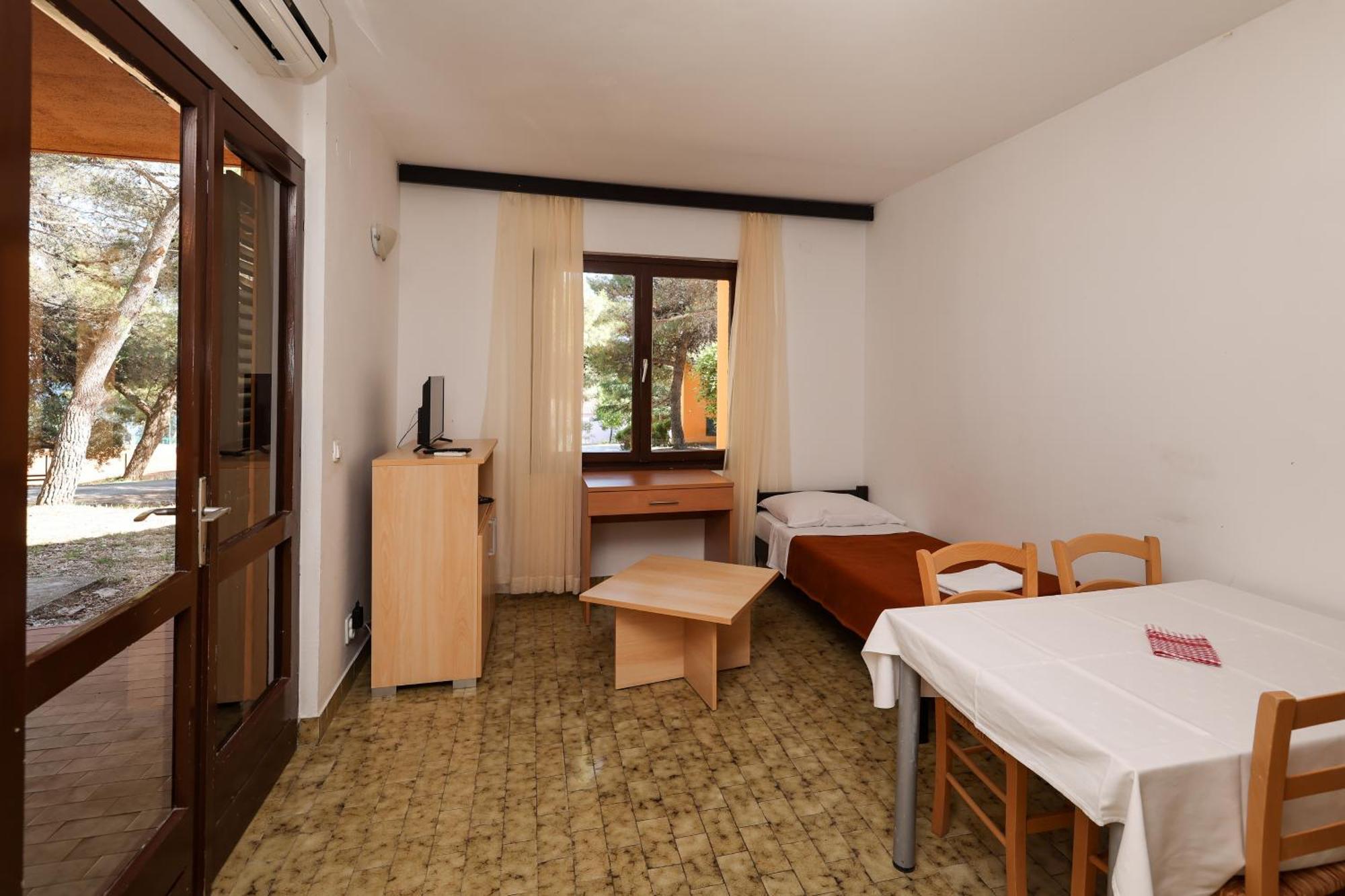 Apartments Medena Budget Trogir Exterior foto