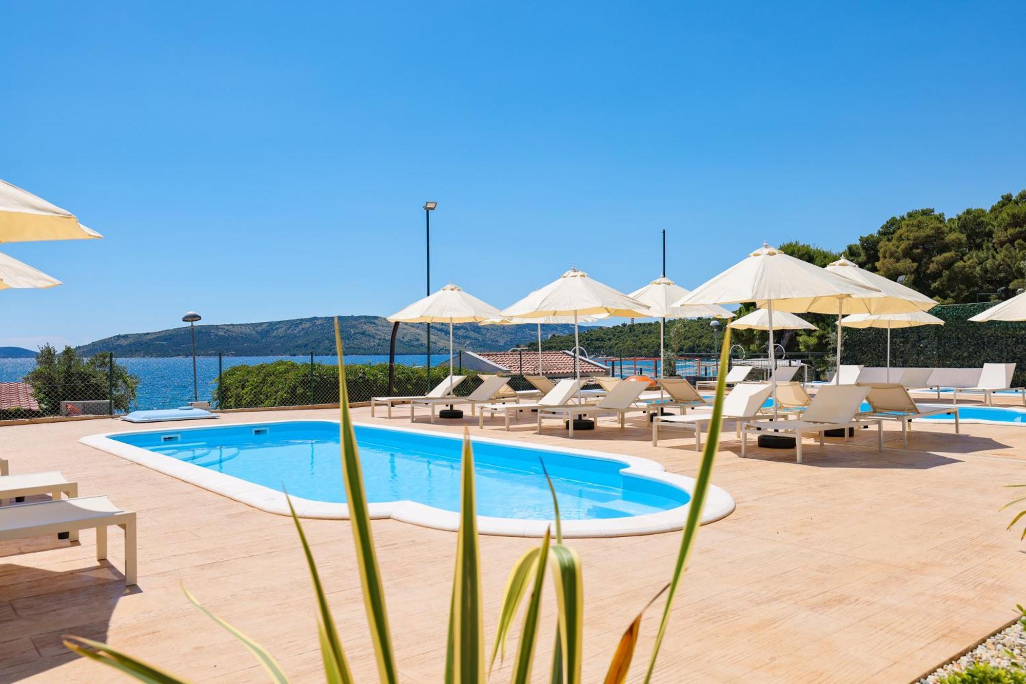 Apartments Medena Budget Trogir Exterior foto