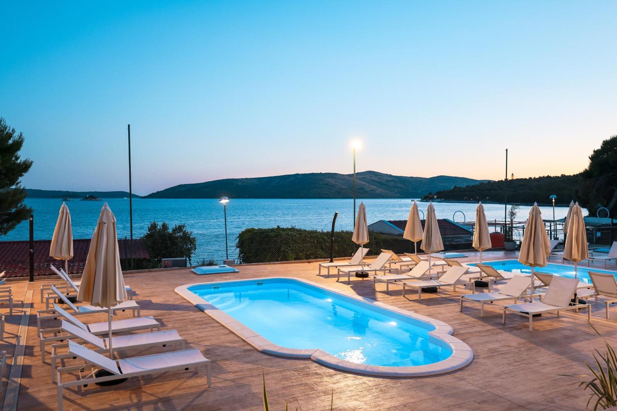 Apartments Medena Budget Trogir Exterior foto