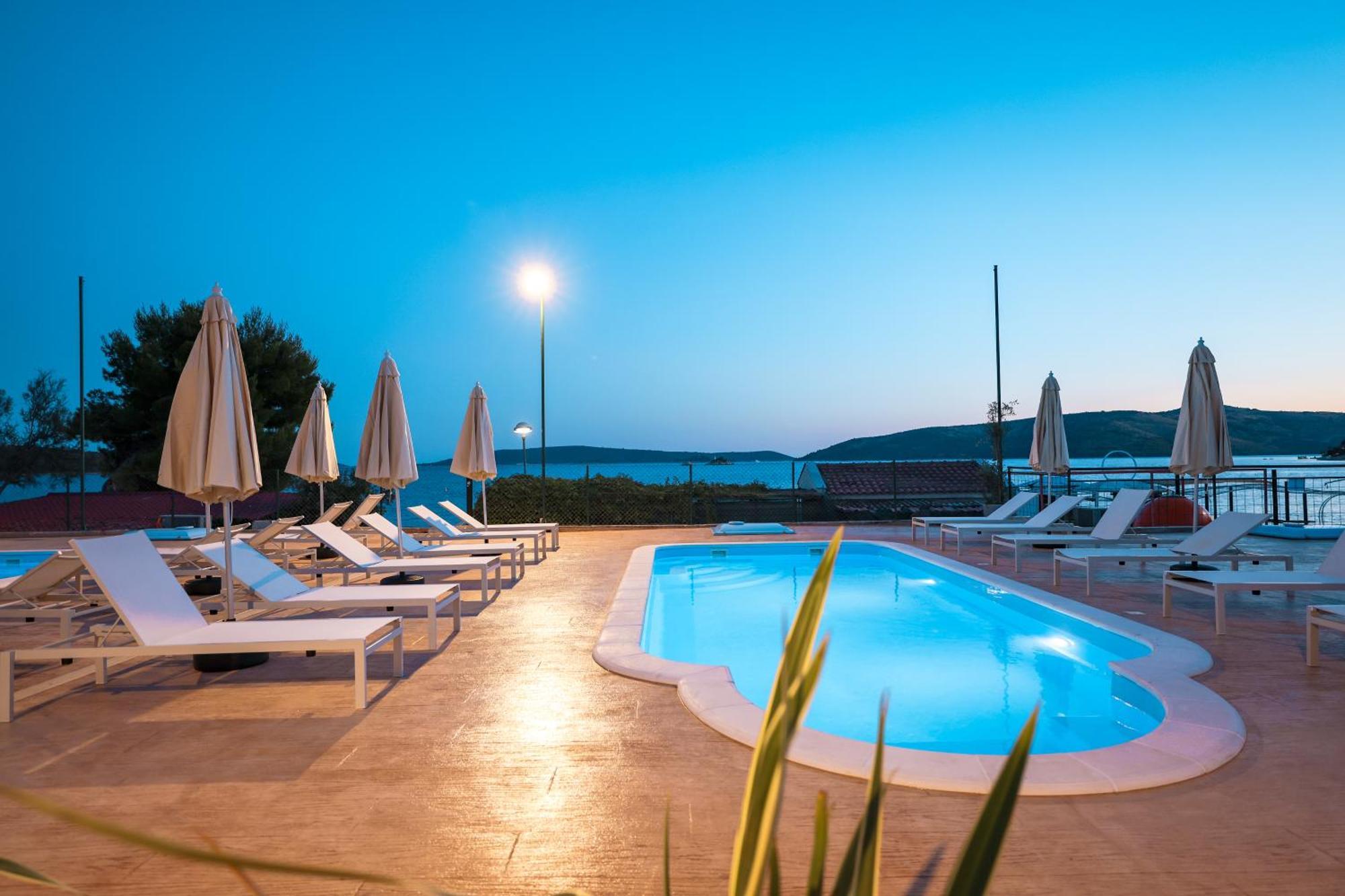 Apartments Medena Budget Trogir Exterior foto