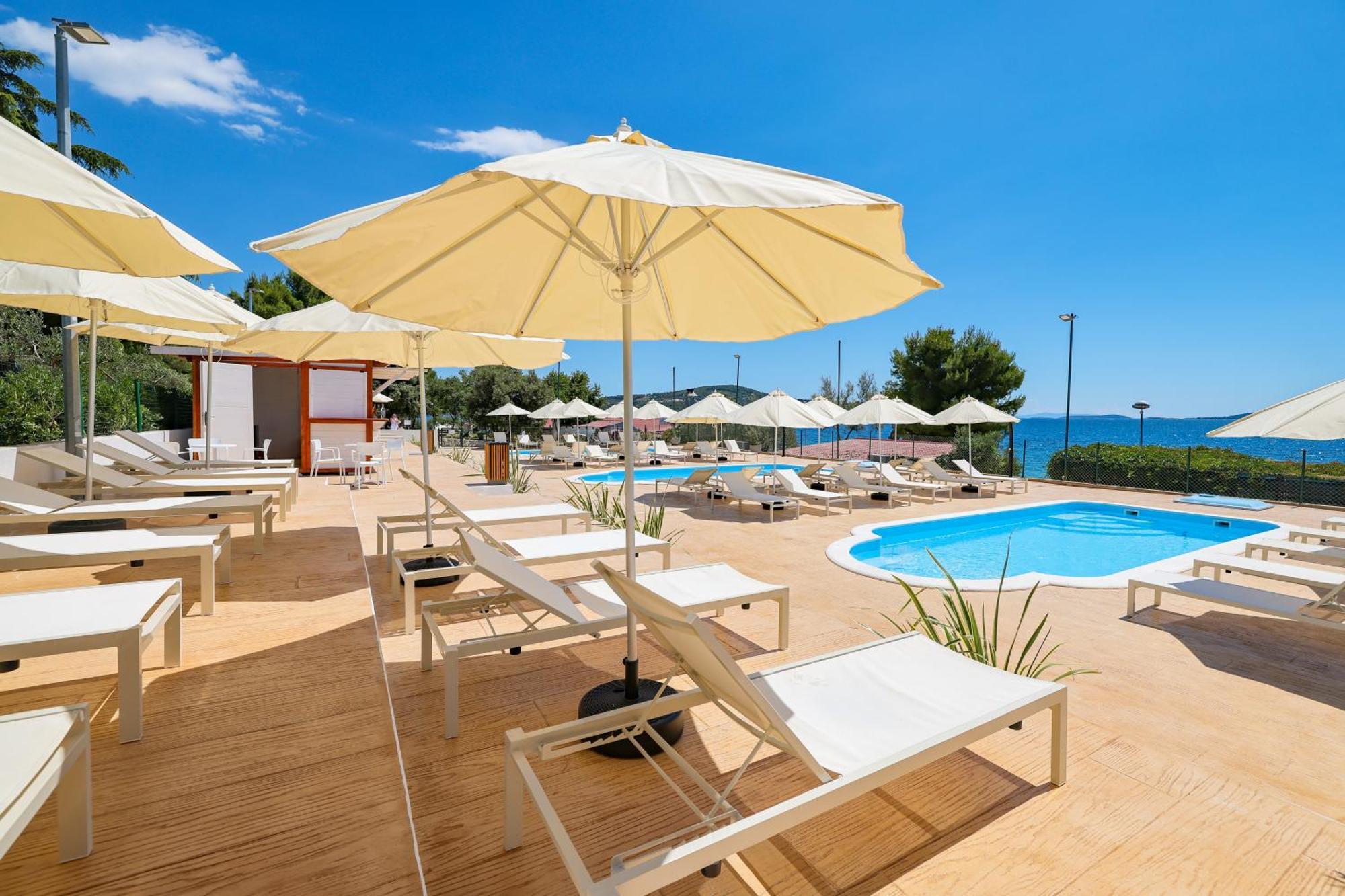 Apartments Medena Budget Trogir Exterior foto