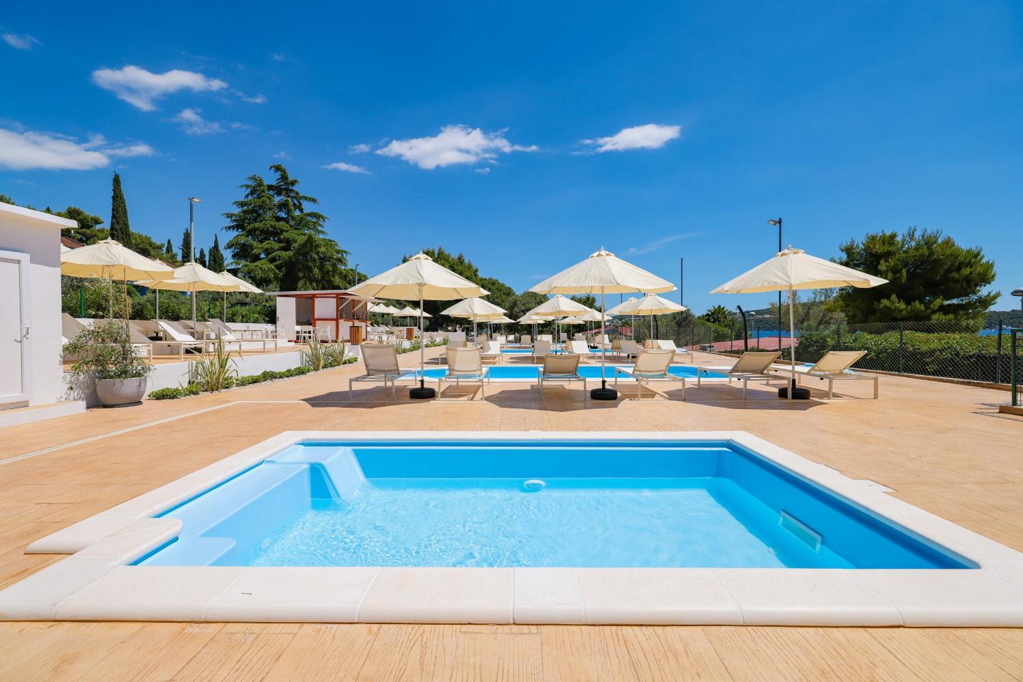 Apartments Medena Budget Trogir Exterior foto