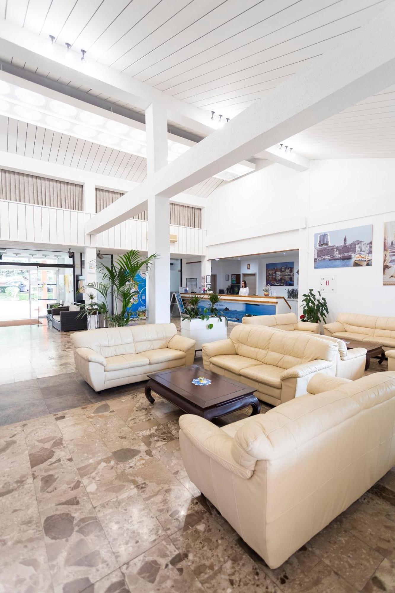 Apartments Medena Budget Trogir Exterior foto