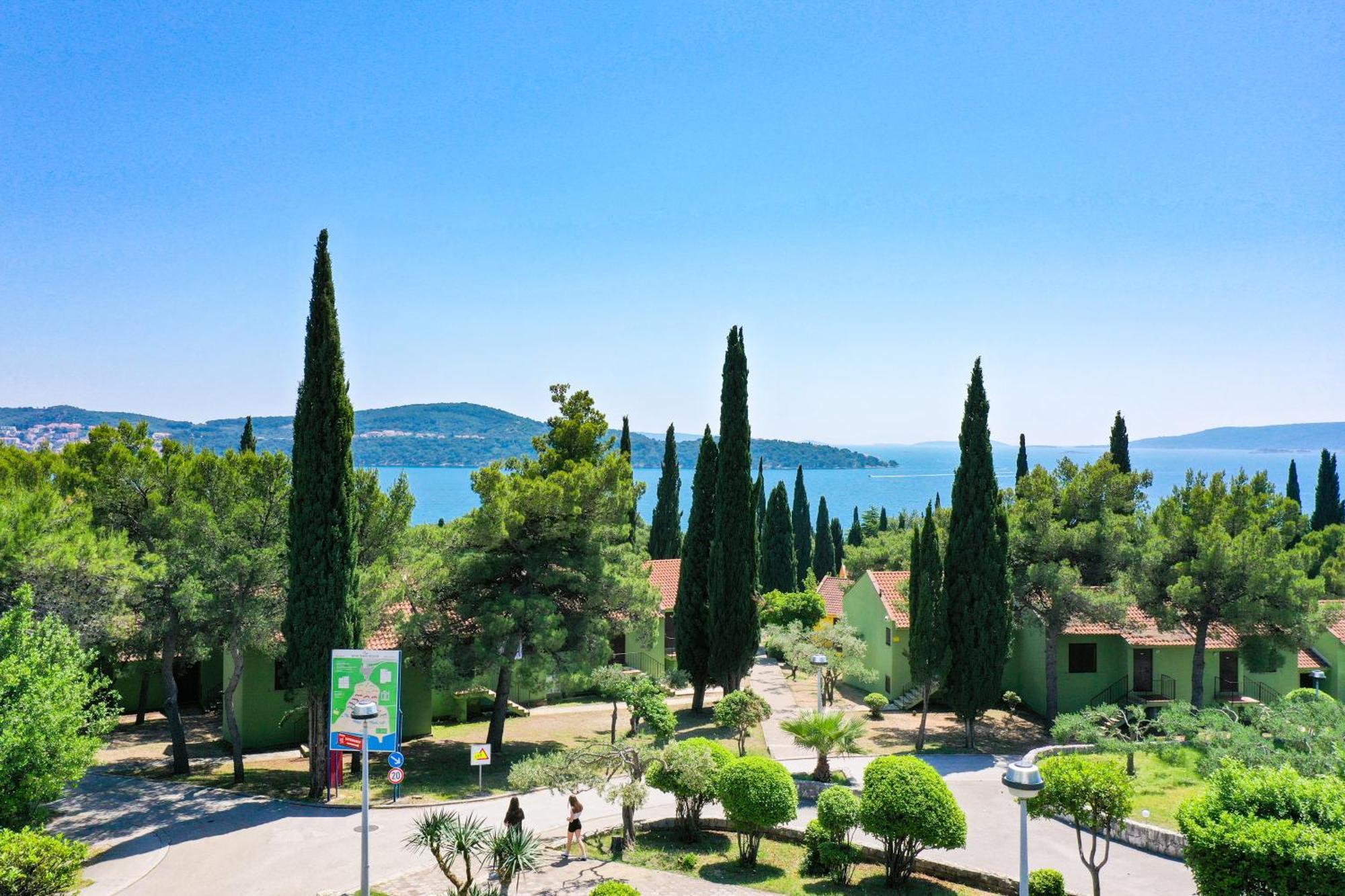 Apartments Medena Budget Trogir Exterior foto